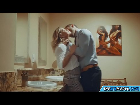 ❤️ Quando uma loira peituda o seduz em um banheiro público ❌ Sexo em pt-br.rex-porn-com.ru